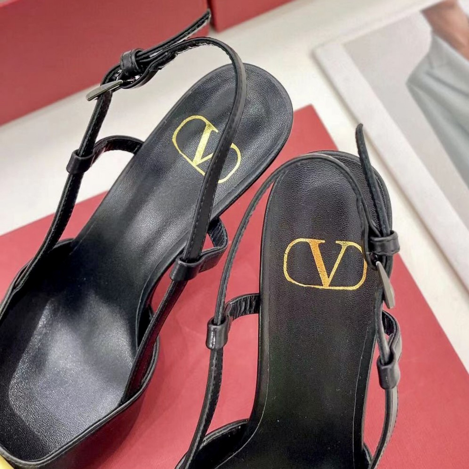 Кожаные туфли Valentino VLogo Signature