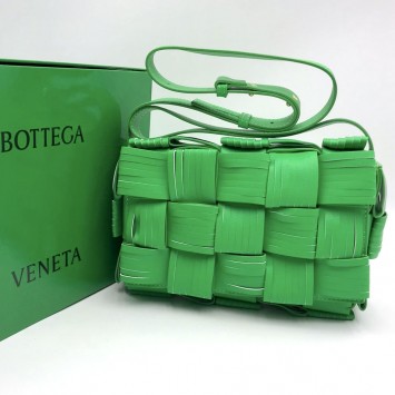 Сумка Bottega Veneta Cassette с плетением Maxi Intrecciato