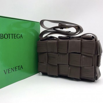 Сумка Bottega Veneta Cassette с плетением Maxi Intrecciato
