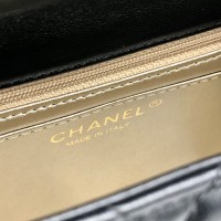Мини-сумка Chanel Classic Flap Square