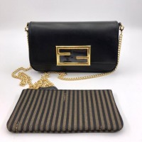 Сумка Fendi Baguette с текстильным кошельком