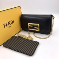 Сумка Fendi Baguette с текстильным кошельком