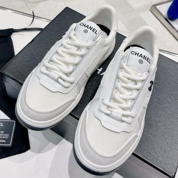 Кроссовки Chanel с логотипом