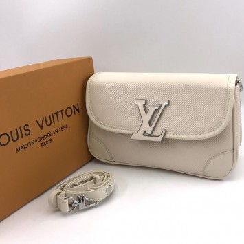 Сумка Louis Vuitton с объёмным логотипом LV