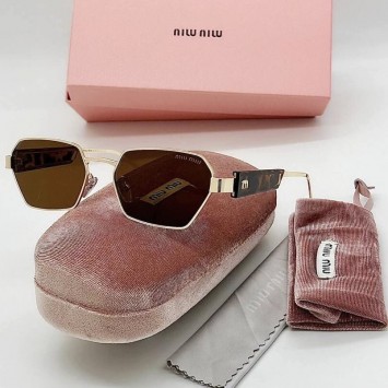 Солнцезащитные очки Miu Miu