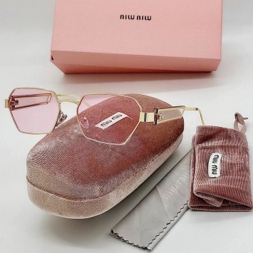 Солнцезащитные очки Miu Miu