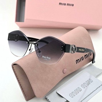 Солнцезащитные очки Miu Miu