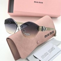 Солнцезащитные очки Miu Miu