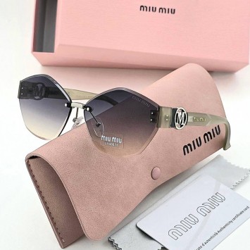 Солнцезащитные очки Miu Miu
