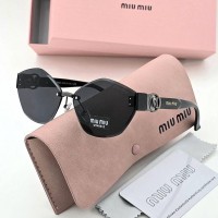 Солнцезащитные очки Miu Miu