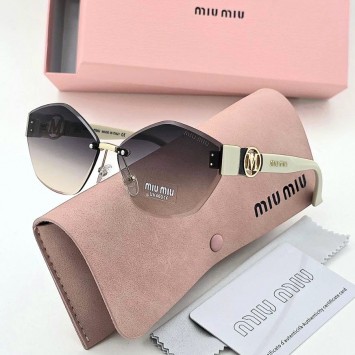 Солнцезащитные очки Miu Miu