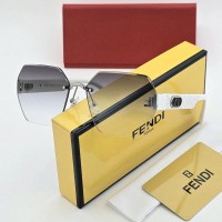 Солнцезащитные очки Fendi