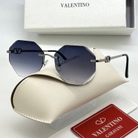 Солнцезащитные очки Valentino