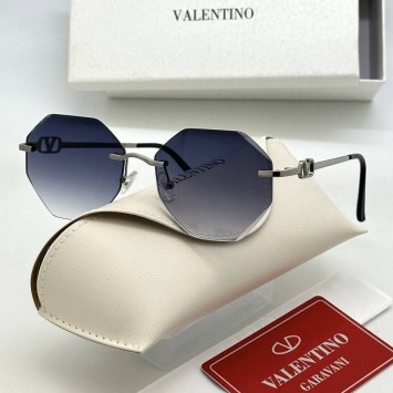 Солнцезащитные очки Valentino