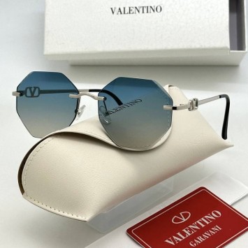 Солнцезащитные очки Valentino