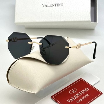 Солнцезащитные очки Valentino