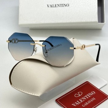 Солнцезащитные очки Valentino