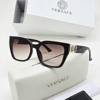 Солнцезащитные очки Versace