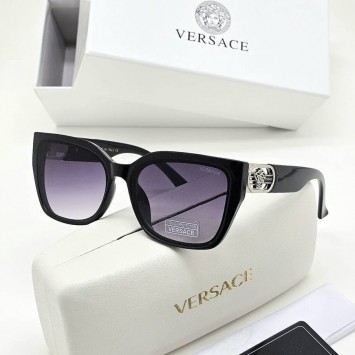 Солнцезащитные очки Versace
