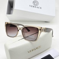 Солнцезащитные очки Versace