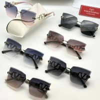 Солнцезащитные очки Valentino