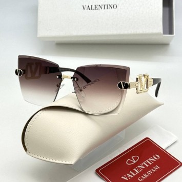 Солнцезащитные очки Valentino