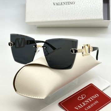 Солнцезащитные очки Valentino