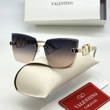 Солнцезащитные очки Valentino