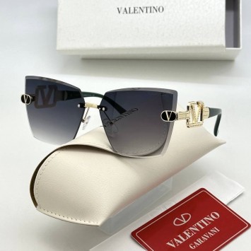 Солнцезащитные очки Valentino