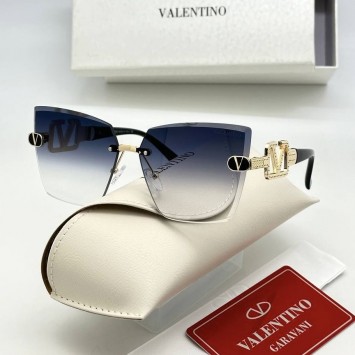 Солнцезащитные очки Valentino