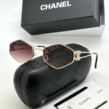 Солнцезащитные очки Chanel