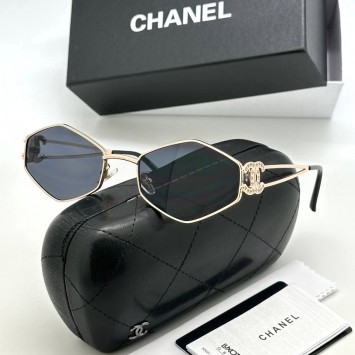 Солнцезащитные очки Chanel