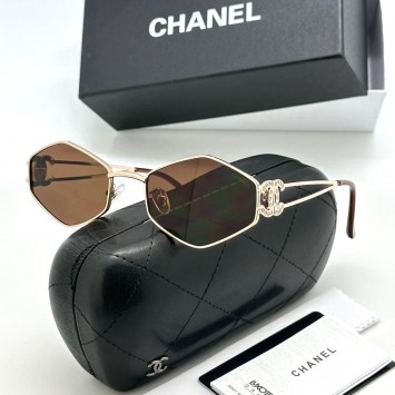Солнцезащитные очки Chanel