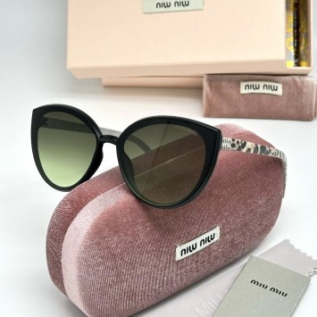 Солнцезащитные очки Miu Miu