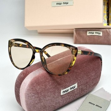 Солнцезащитные очки Miu Miu