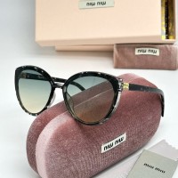 Солнцезащитные очки Miu Miu