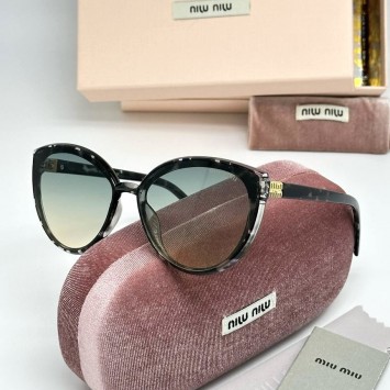 Солнцезащитные очки Miu Miu
