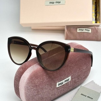 Солнцезащитные очки Miu Miu