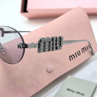 Солнцезащитные очки Miu Miu