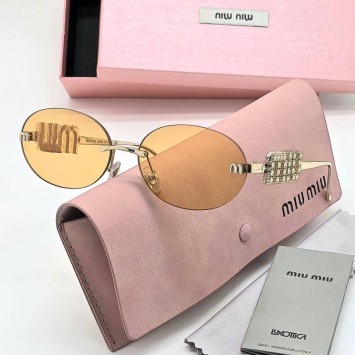 Солнцезащитные очки Miu Miu