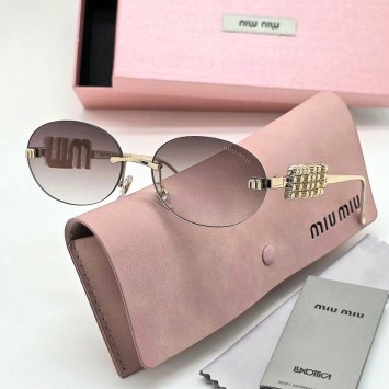 Солнцезащитные очки Miu Miu