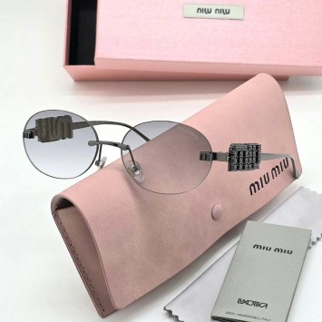 Солнцезащитные очки Miu Miu