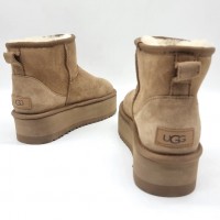 Зимние ботинки UGG на платформе