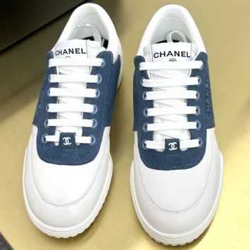 Кроссовки Chanel с логотипом