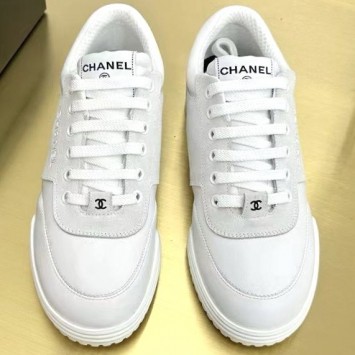 Кроссовки Chanel с логотипом