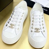 Сникеры Chanel с логотипом