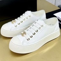 Сникеры Chanel с логотипом