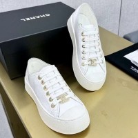 Сникеры Chanel с логотипом