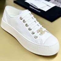 Сникеры Chanel с логотипом