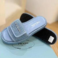 Плетеные шлепанцы Prada с логотипом